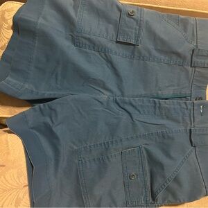 Men's Blue Cargo Shorts with Multiple Utility Pockets